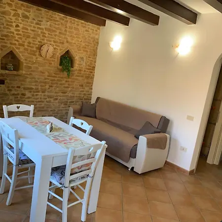 Cinque Novembre Apartment *